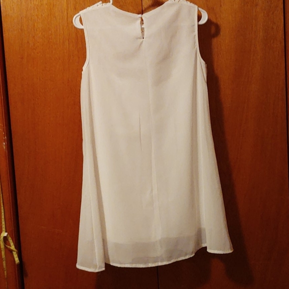 95% Polyester 5% Spandex - Picture 2 of 2